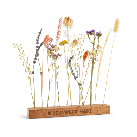 Droogbloemen in gepersonaliseerde houten houder met naam