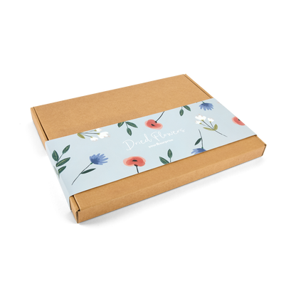 Droogbloemen in gepersonaliseerde houten houder met naam