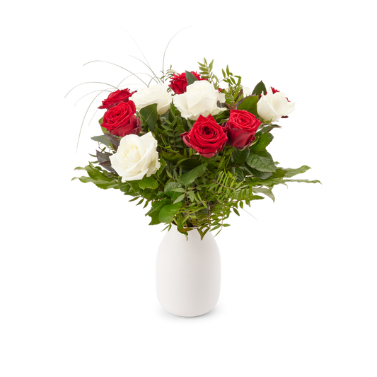 Boeket rode en witte rozen