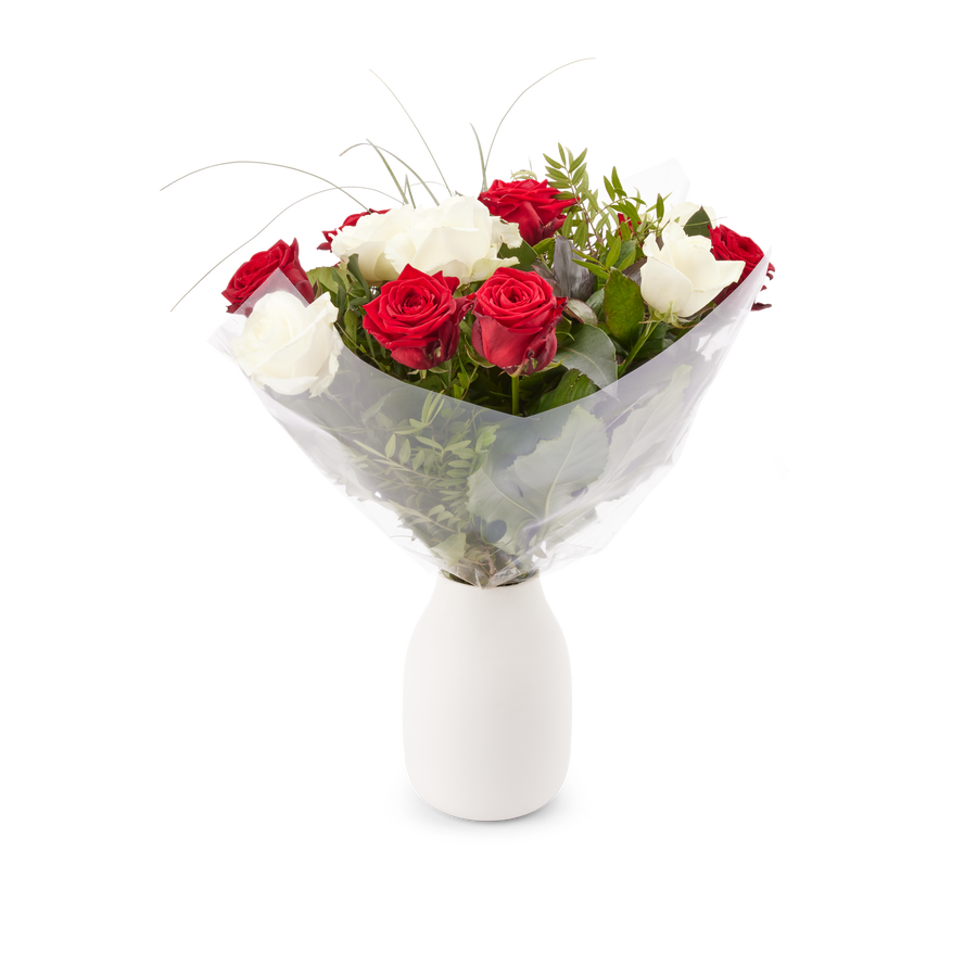 Boeket rode en witte rozen