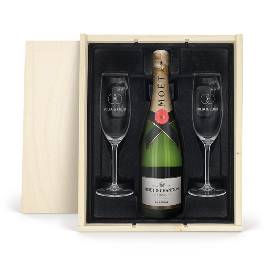 Moët & Chandon met gegraveerde glazen